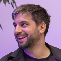 Emmanuel Bernard, expert en automatisation IA et n8n à Lausanne — portrait, Suisse romande