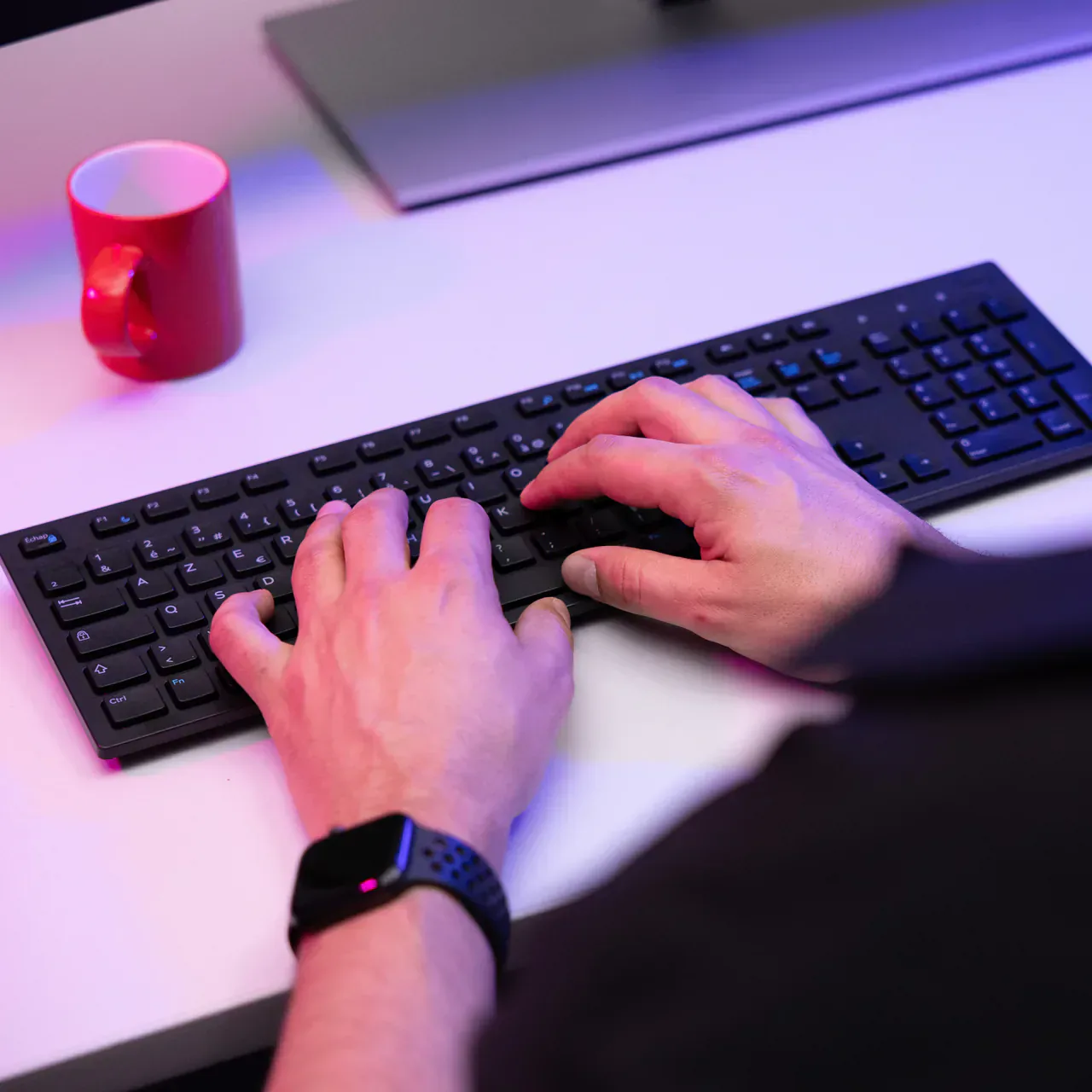 Intégration de workflows n8n et automatisations IA sur mesure — illustration carte service, Lausanne, Suisse romande